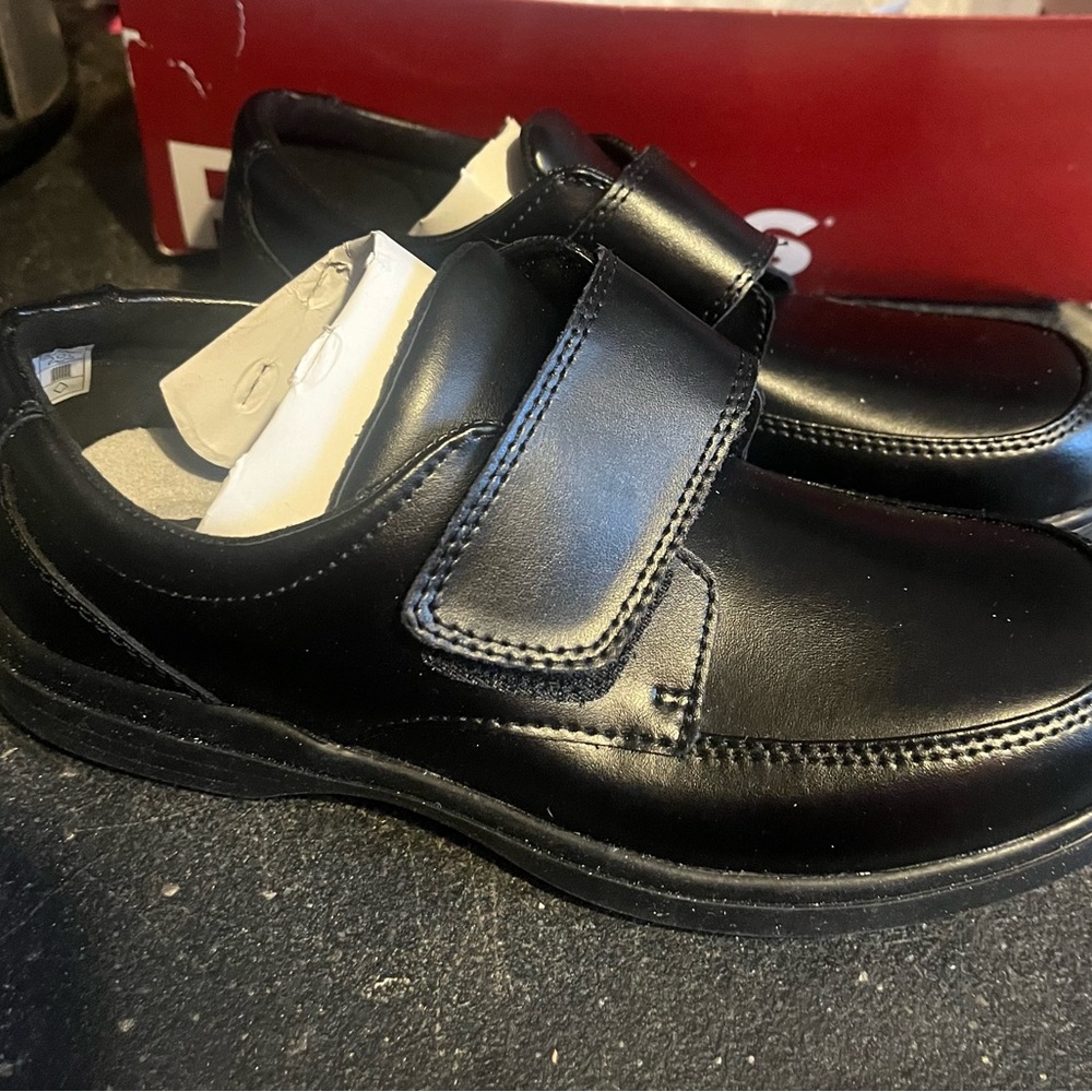 Hush Puppies Gavin boys Velcro close dress/school shoes new in box